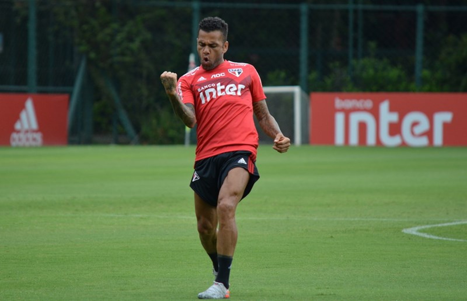 Confira as provável escalação do São Paulo para o jogo de segunda-feira