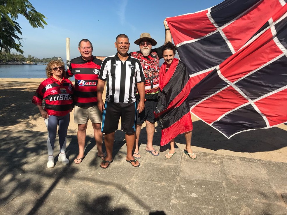 Torcedores de Botafogo e Flamengo na Ilha de PaquetÃ¡ (Foto: Marcela Dottling)