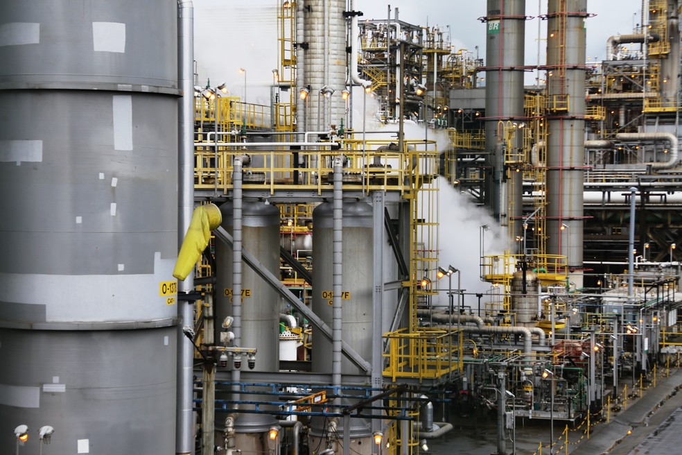 Refinaria Presidente Bernardes (RPBC), da Petrobras, em Cubatão, SP. — Foto: José Claudio Pimentel/G1