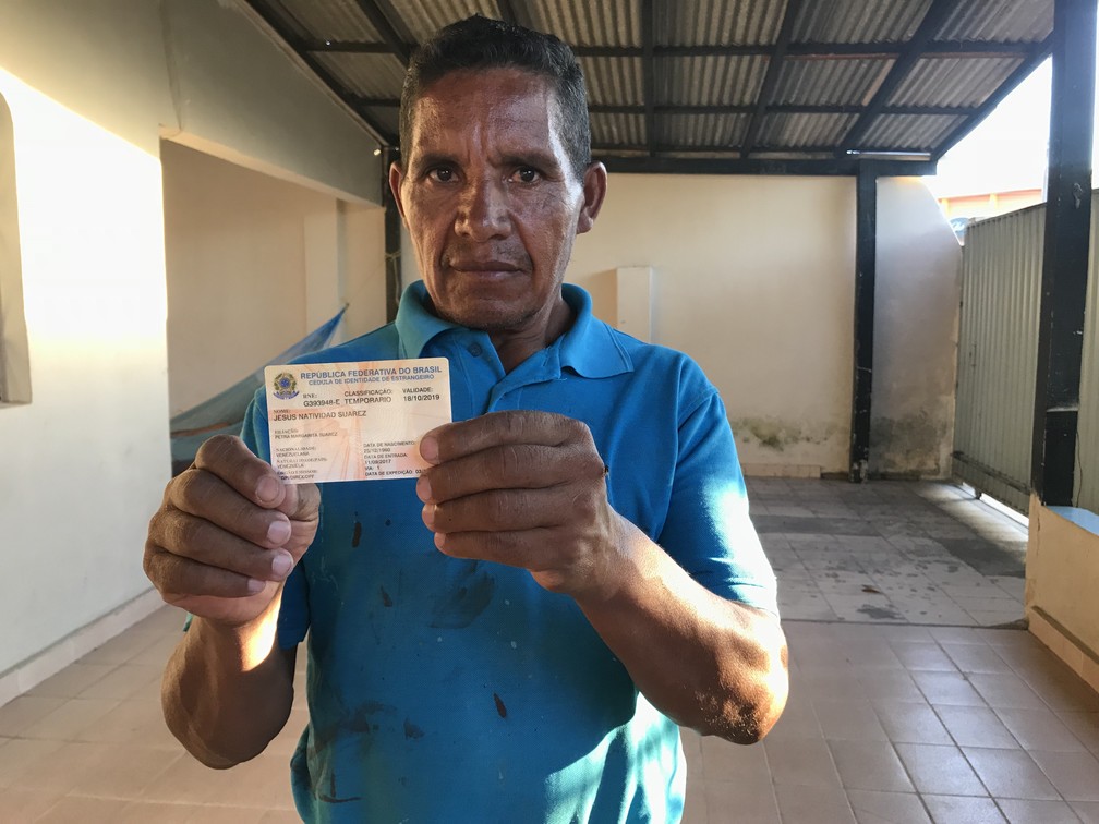Jesus Suarez, 58 anos, é um dos 31 moradores da casa alugada pelos imigrantes (Foto: Inaê Brandão/G1 RR)