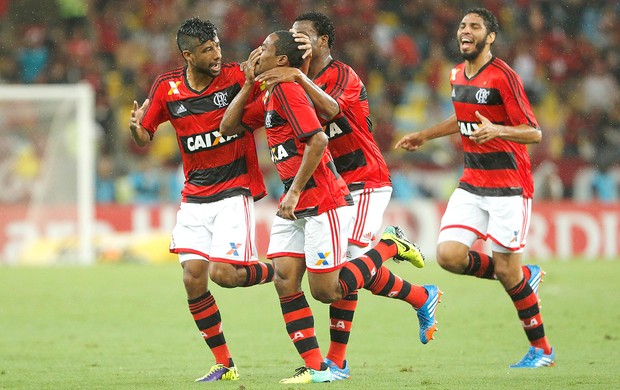 Após torcida abraçar filho, Elias diz: Vai ficar eternamente no meu coração