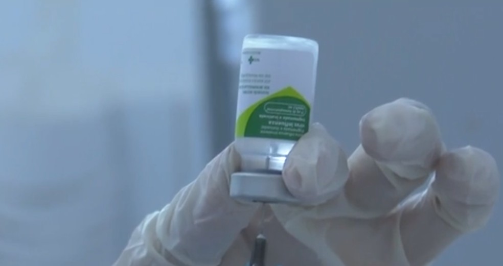 Vacina contra a gripe age no combate &agrave; influenza H1N1 e H3N2 &mdash; Foto: Reprodu&ccedil;&atilde;o/TV Santa Cruz