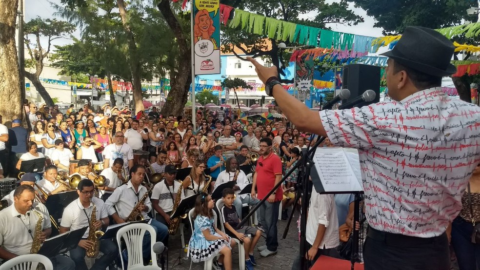 Na Praça do Arsenal, orquestra com 80 músicos usa público como termômetro para testar novas composições (Foto: Wanessa Andrade/GloboNews)