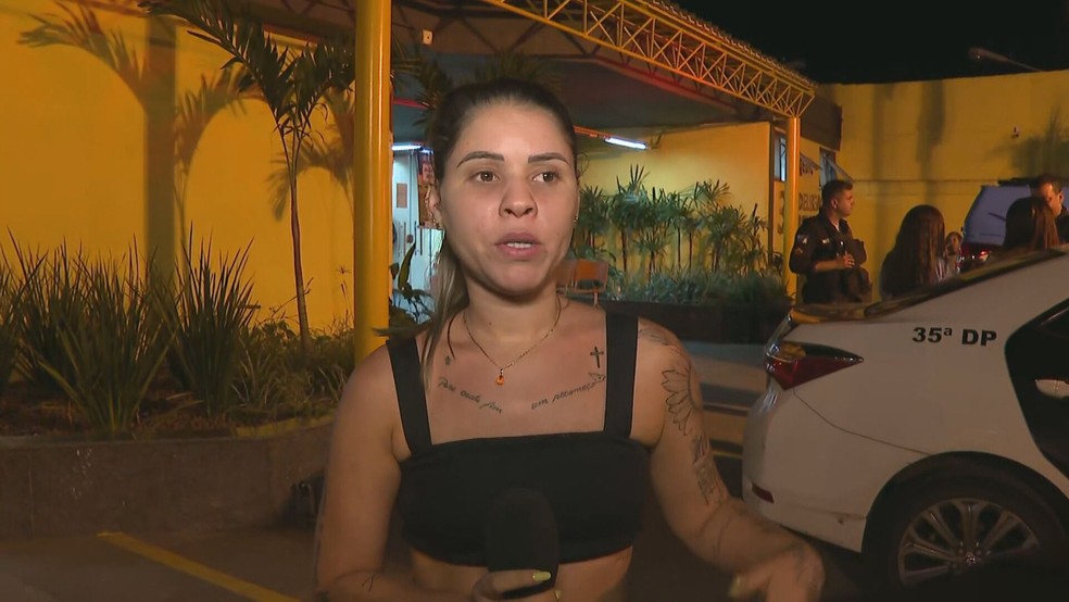 Iany Cabral Gitahy, de 28 anos, foi cercada por vizinhos que atribuíram a ela um perfil de fofocas em uma rede social — Foto: Reprodução/ TV Globo