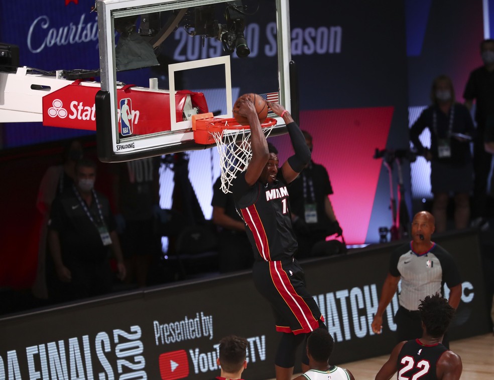 Cravadas De Adebayo Bandeja Do Baby Goat E Feito De Iguodala Marcam Noite Do Heat Na Nba Nba Ge
