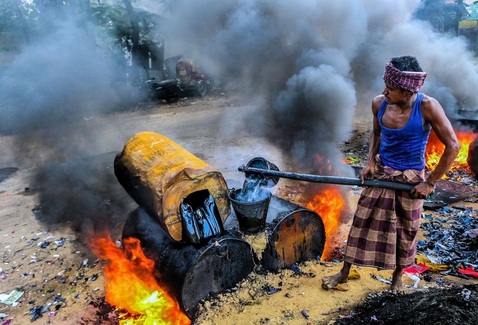 "Entre a vida e a morte" mostra o trabalho na construção de estradas de Bangladesh — Foto: Ziaul Huque/TNC Photo Contest
