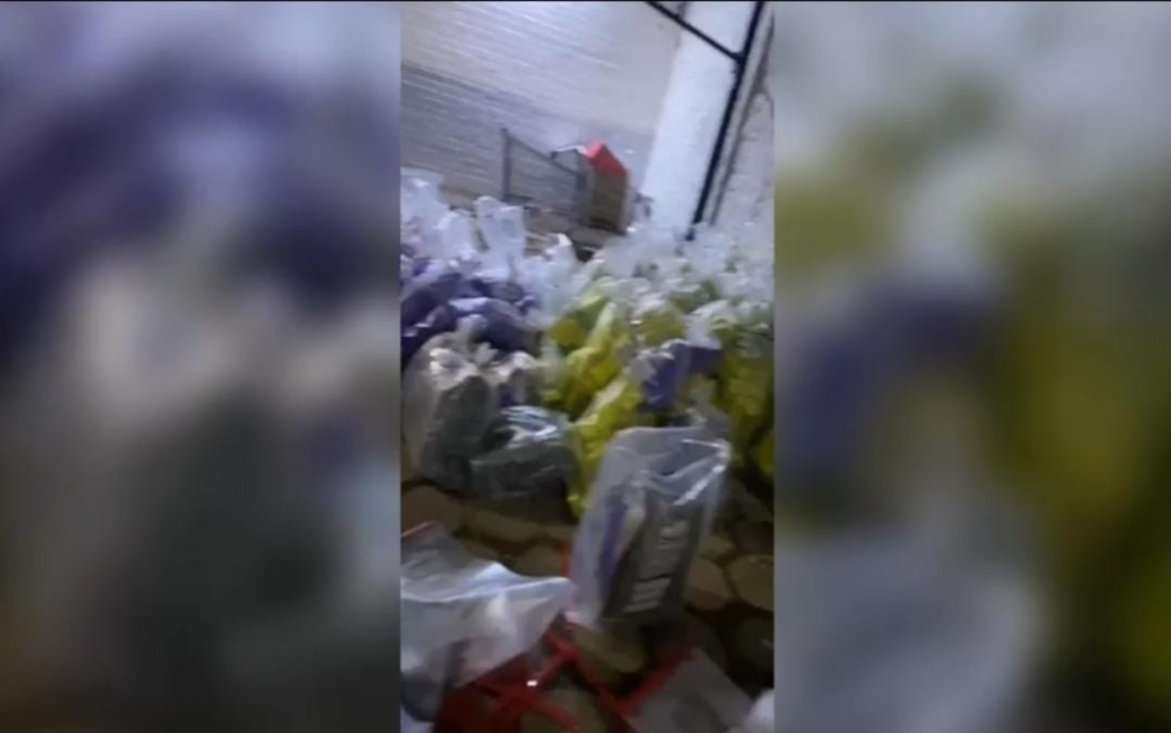 Três toneladas de drogas são apreendidas pela polícia em parede falsa na carroceria de caminhão; vídeo  