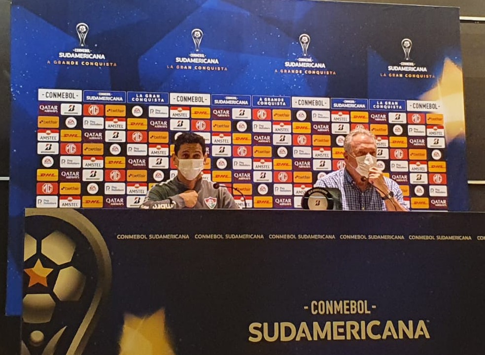 Ganso e Abel na coletiva da vitória do Fluminense — Foto: Jamille Bullé