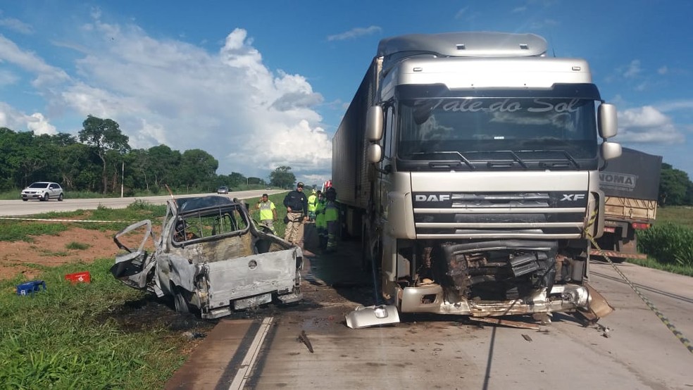 Acidente foi registrado na BR-364, em Santo AntÃ´nio do Leverger â Foto: PRF/DivulgaÃ§Ã£o