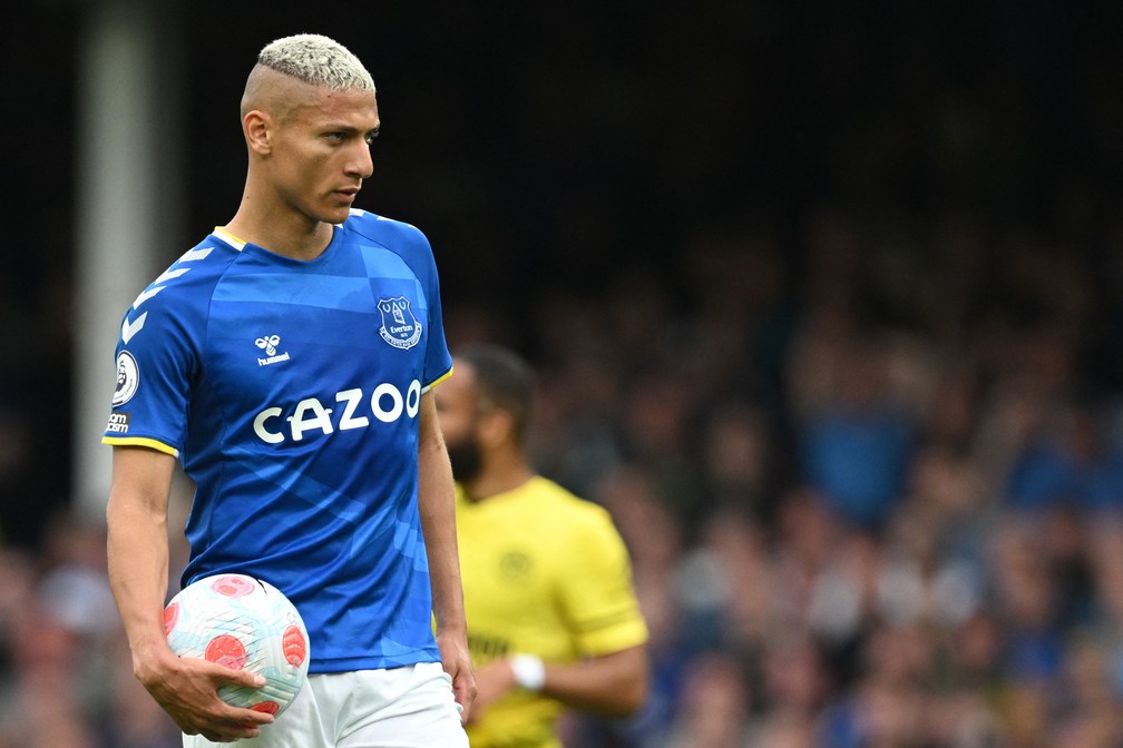 Richarlison está perto de deixar o Everton — Foto: PAUL ELLIS / AFP