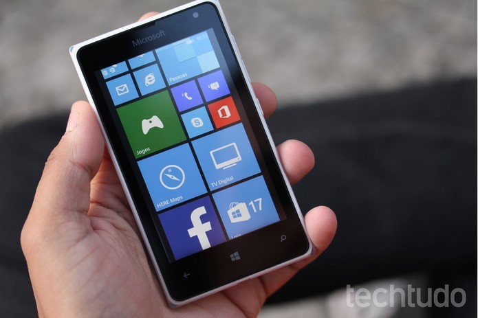 Conheça prós e contras do Lumia 532, o modelo básico da Microsoft com Windows 10 Mobile (Foto: Lucas Mendes/TechTudo)