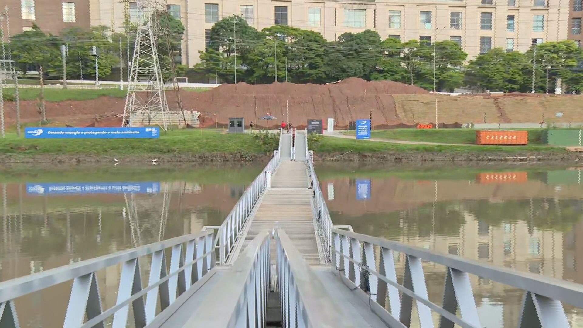 Nova ciclopassarela flutuante é liberada para ciclistas e pedestres no Rio Pinheiros, Zona Sul de SP
