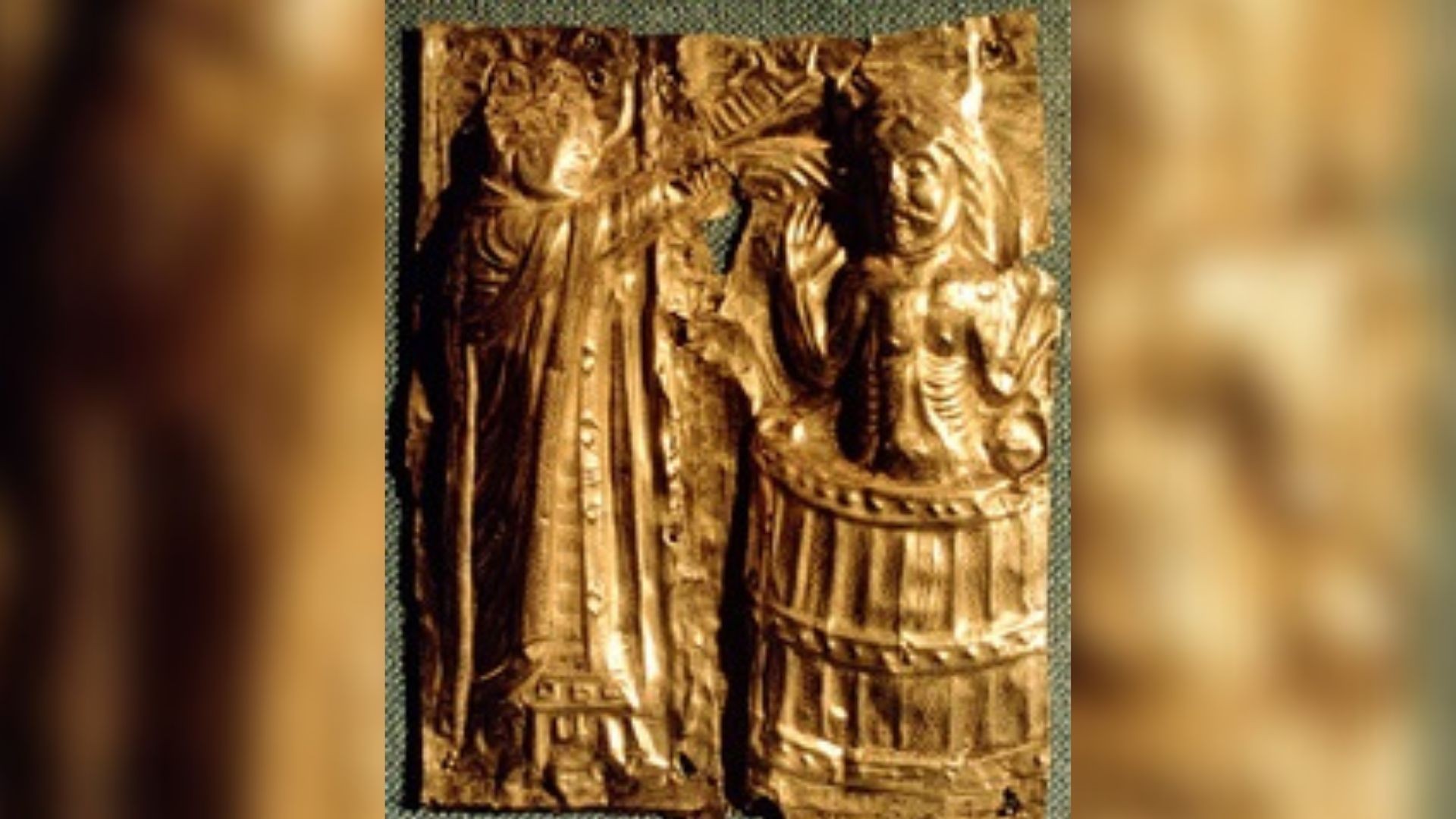 Uma placa de ouro registra o batismo do rei Harald Gormsson (Foto: Bluetooth )