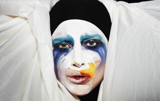 Tudo bem que 'ARTPOP' foi lançado no fim de 2013, mas foi ao longo de 2014 que o álbum de Lady Gaga se mostrou um fiasco — não tanto em termos comerciais, já que a cantora tem uma enorme base de fãs, mas em comparação com outras 