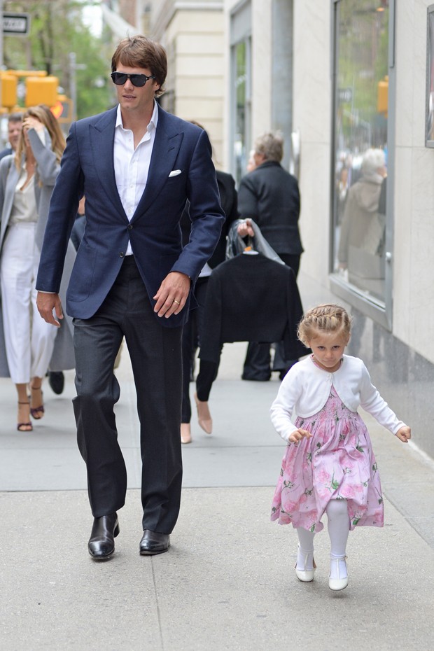 Tom Brady e a filha, Vivian (Foto: The Grosby Group)