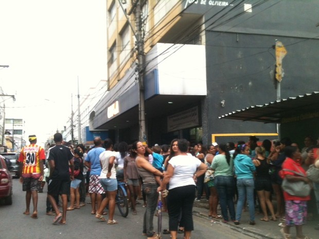 A agência da 'Formosa', no Centro de Campos, também ficou lotada (Foto: Narayanna Borges/InterTv RJ)