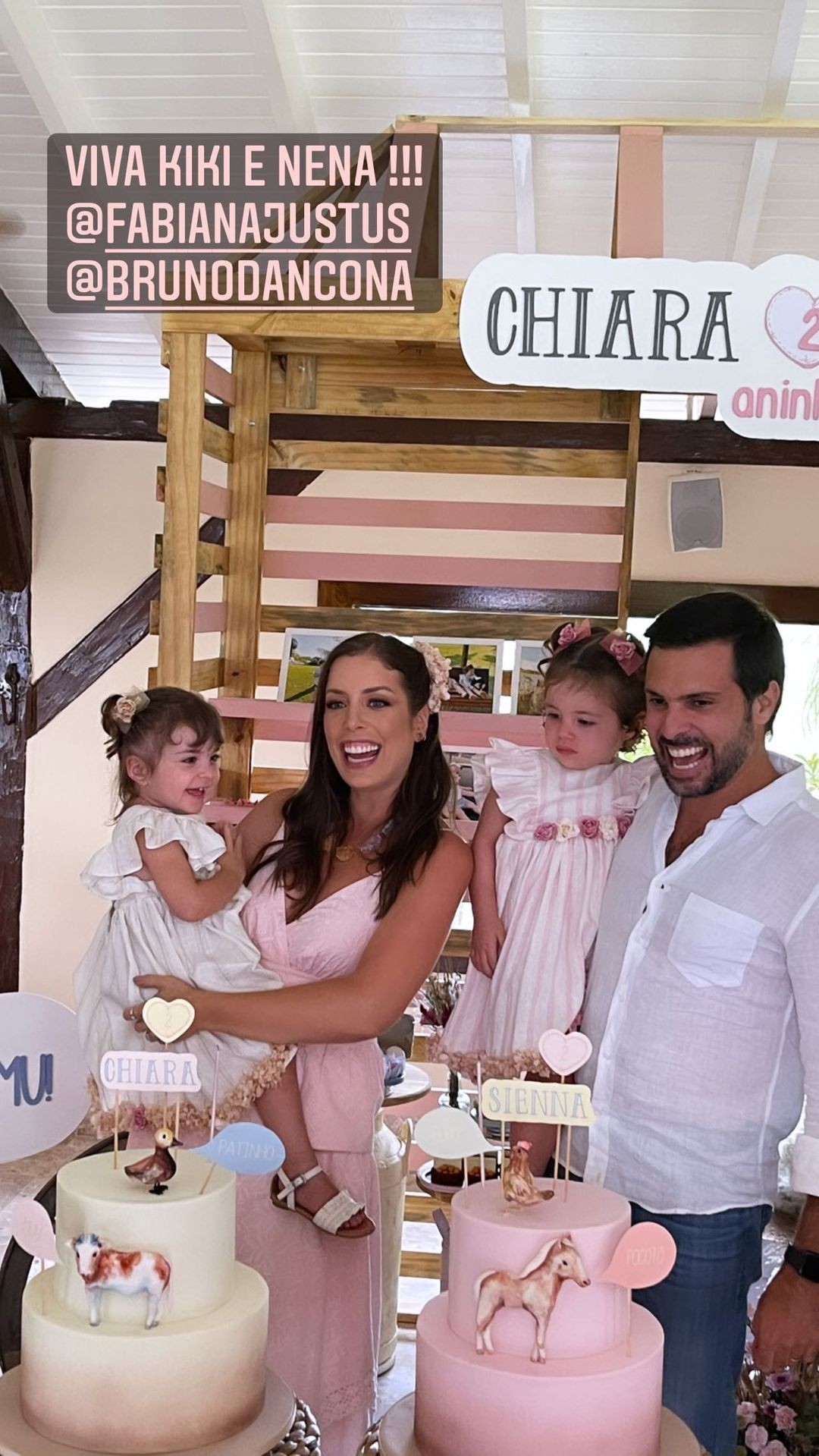 Fabiana Justus e Bruno D Ancona comemoram os 2 anos das filhas, Chiara e Sienna (Foto: Reprodução/Instagram)