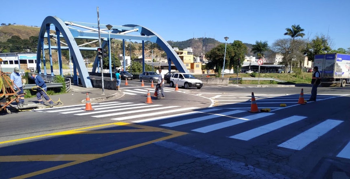 Sinalização na região de ponte próxima à Avenida Brasil em Juiz de Fora passa por alterações