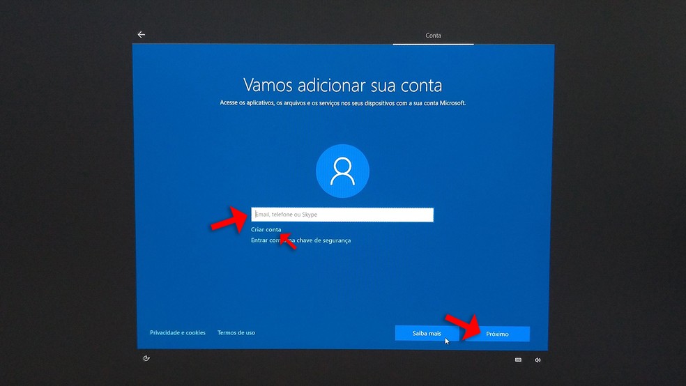 Durante o processo de configuração, o Windows 10 solicita uma conta Microsoft para prosseguir — Foto: Reprodução/Rafael Leite