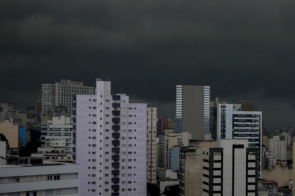  Nuvens carregadas podem ser vistas na região central da cidade de São Paulo na tarde desta terça-feira 20. — Foto: SUAMY BEYDOUN/AGIF - AGÊNCIA DE FOTOGRAFIA/ESTADÃO CONTEÚDO