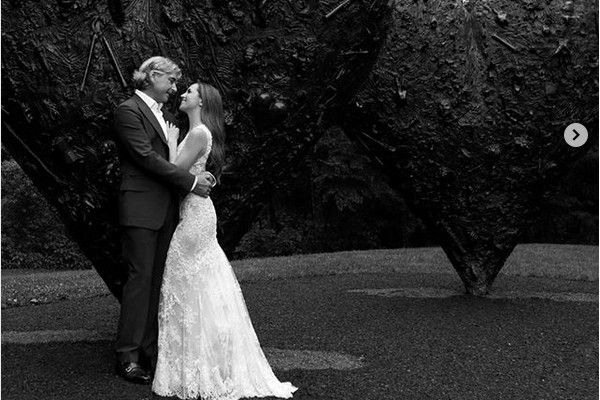 As fotos compartilhadas pela atriz Eliza Dushku celebrando seu casamento com o empresário Peter Palandjian (Foto: Instagram)