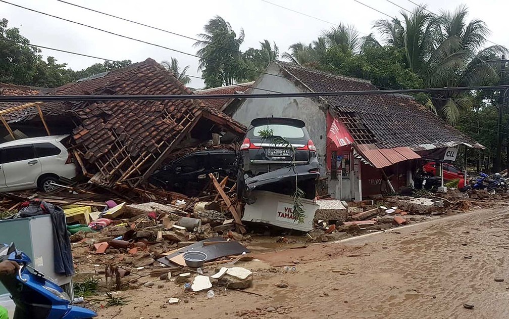 Destruição em Carita, após tsunami na Indonésia — Foto: Ministério de Assuntos Sociais da Indonésia / AFP Photo