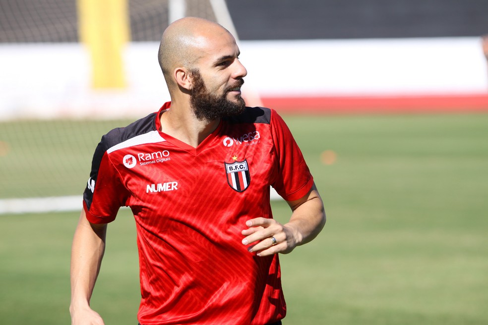 Aos 32 anos, Gladstone defendu o Botafogo-SP nesta temporada (Foto: Rogério Moroti / Agência Botafogo)