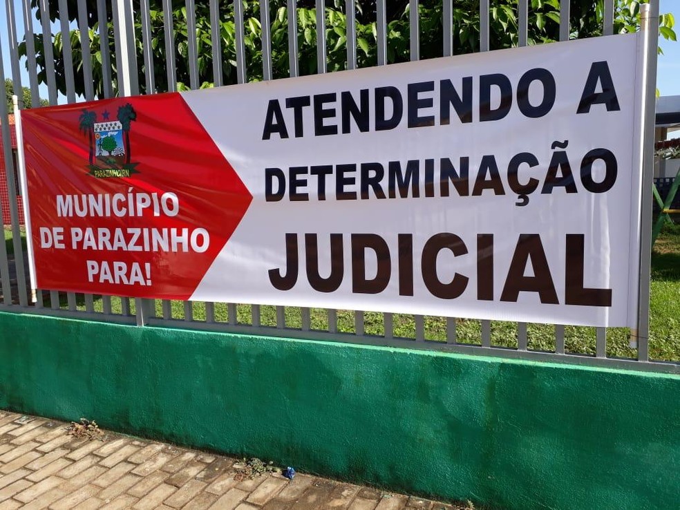 Prefeitura usou faixas para justificar suspensÃ£o de serviÃ§os pÃºblicos do municÃ­pio â€” Foto: DivulgaÃ§Ã£o 