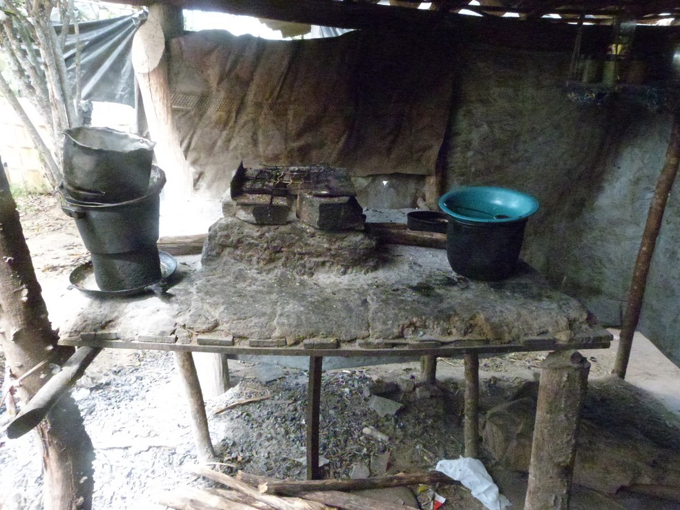 Trabalhadores não tinham água potável para beber e refeições eram feitas em locais inapropriados — Foto: Divisão de Perícias/ MPT-AL