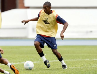 Remo corre atrás de renovação de Ameixa, que interessa ao Grêmio