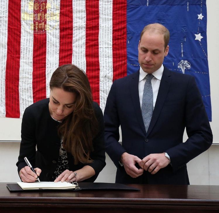 Kate Middleton e príncipe William prestam condolências as vítimas de atentado em Orlando (Foto: Divulgação)
