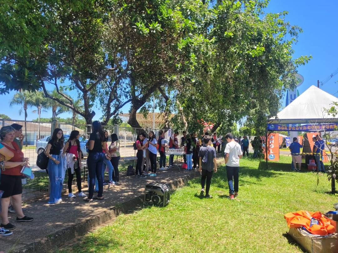 Movimentação de estudantes que vão fazer o Enem 2023 na Unicep em São Carlos