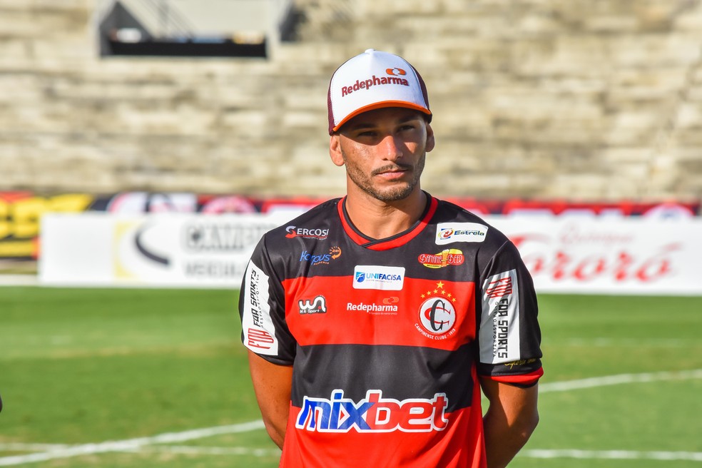 Rafael Ibiapino pode retornar ao Nacional de Patos, clube que defendeu por empr�stimo em 2013 � Foto: Jefferson Cariri