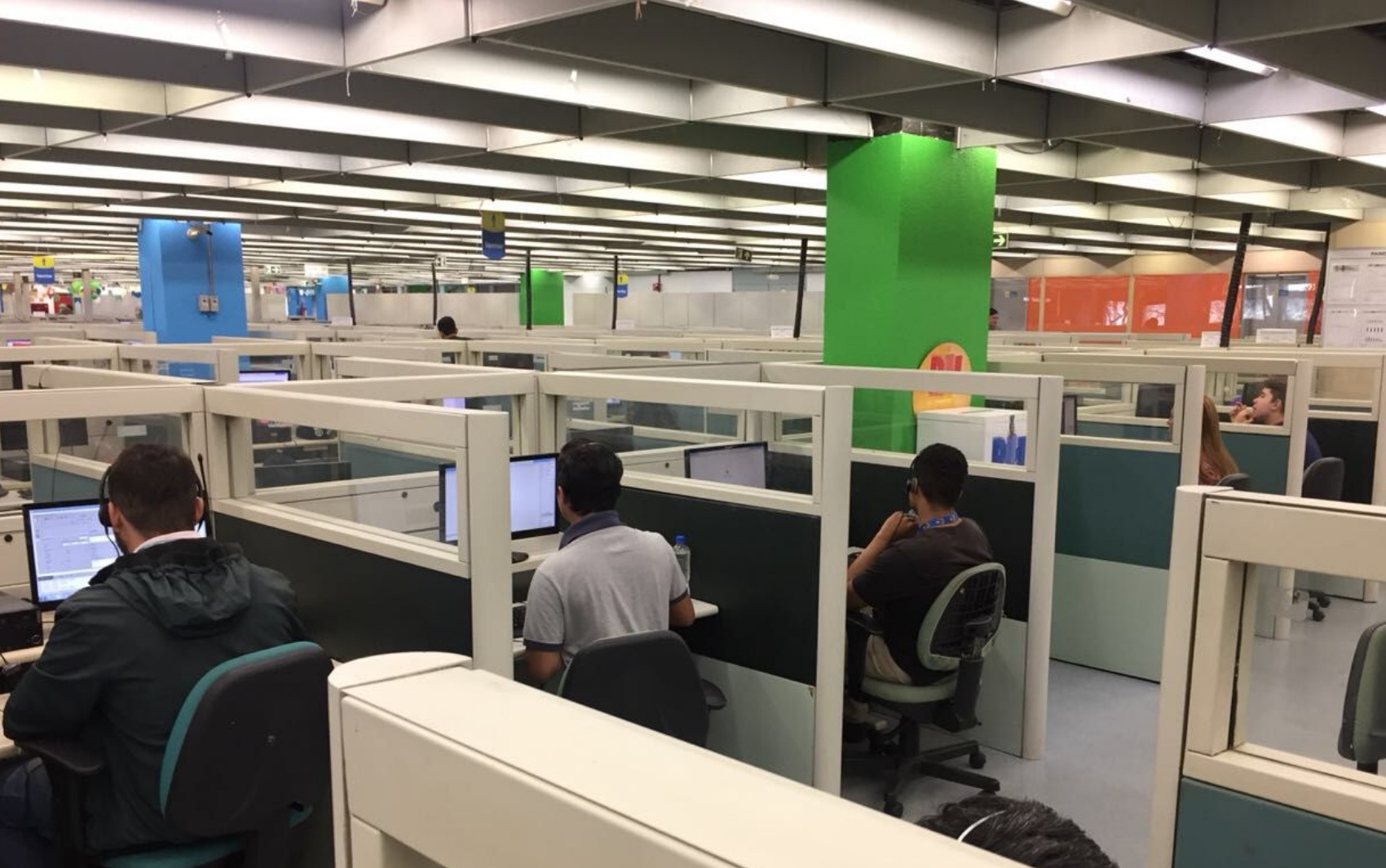 Empresa de telefonia oferece 500 vagas de emprego para atendente de call center, em Goiânia