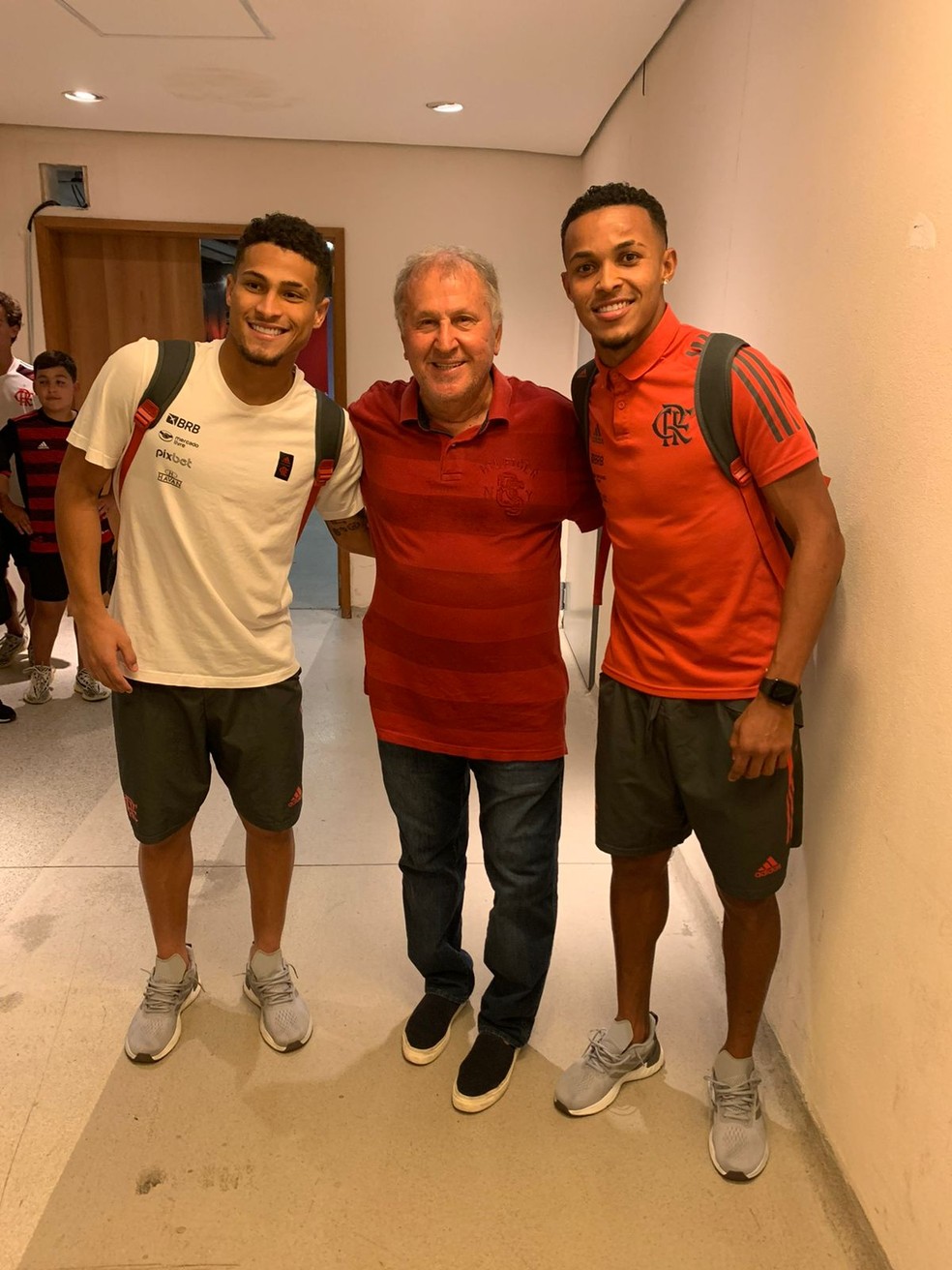 Jo&atilde;o Gomes, Zico e L&aacute;zaro em resenha ap&oacute;s empate do Flamengo &mdash; Foto: Arquivo Pessoal