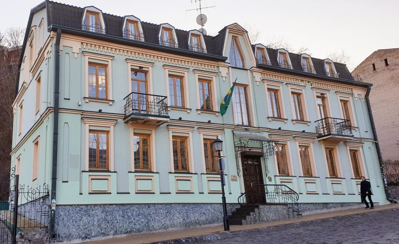 Embaixada pede que brasileiros se mantenham em alerta na Ucrânia