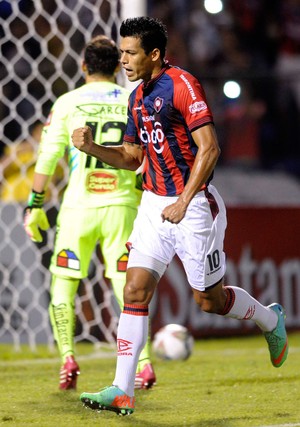 Julio dos Santos comemora, Cerro Porteño x O'Higgins (Foto: Reuters)