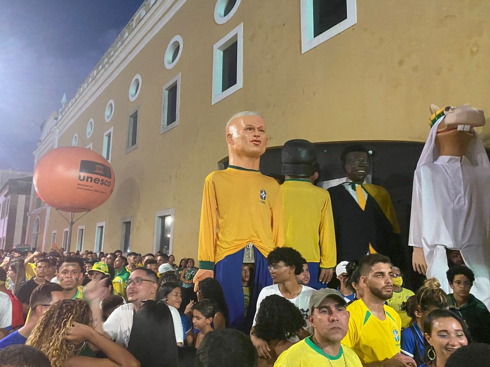 Boneco gigante de Richarlison estreou nesta quinta-feira (24), quando jogador marcou dois gols contra a Sérvia na Copa do Mundo — Foto: Pedro Alves/g1