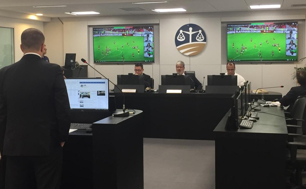 Julgamento dos jogadores expulsos no Fla-Flu &mdash; Foto: Thiago Lima