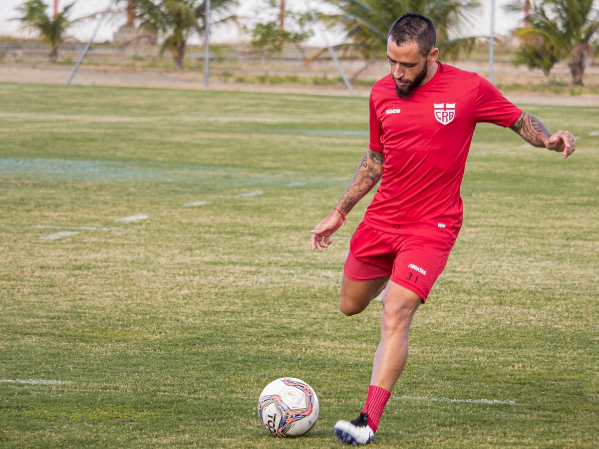 Jean Patrick diz que CRB começa o ano mais forte por ter mantido a base