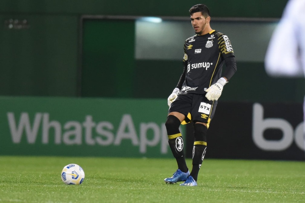 João Paulo, goleiro do Santos, na partida contra a Chapecoense — Foto: Ivan Storti/Santos FC