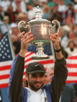 Andre Agassi, troféu US Open 1994 (Foto: Getty Images)