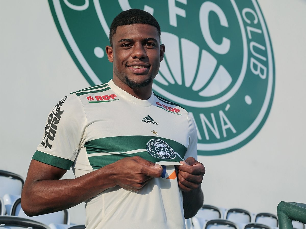 Abner, do Real Madrid, é regularizado pelo Coritiba e fica à disposição ...