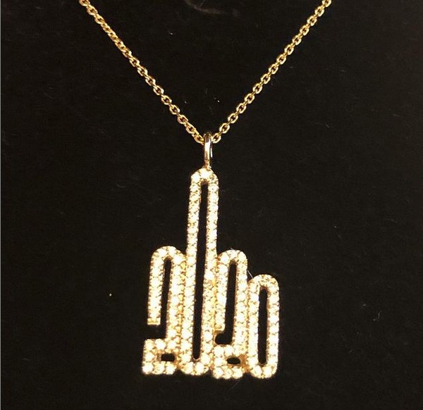 O colar de ouro e diamantes dado por Beyncé às suas familiares (Foto: Instagram)