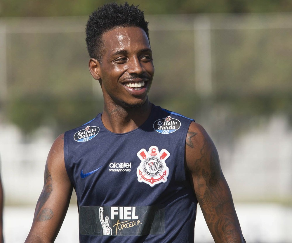 Carille esboça Corinthians com Romão e Kazim, mas guarda dúvida no meio
