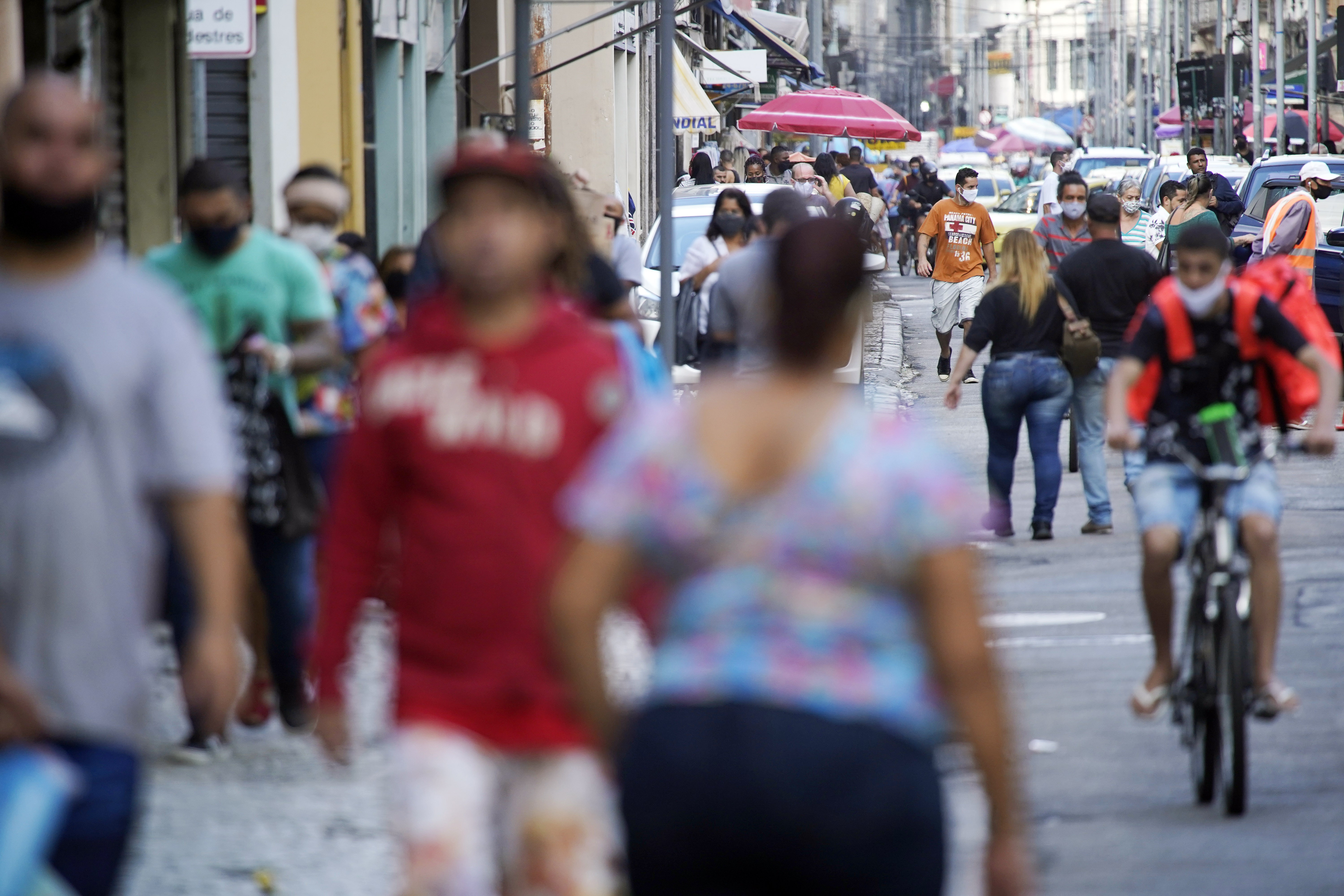 Comércio carioca pretende contratar 12 mil temporários para as festas de fim do ano, diz pesquisa
