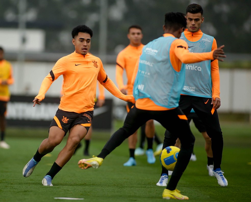 Du Queiroz e Fausto se firmam como dupla, mas convivem com a sombra de Maycon no Corinthians