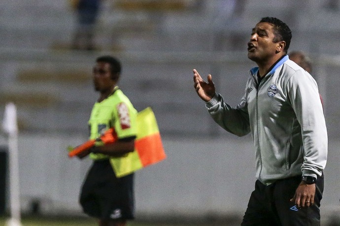 Após nova derrota, jornalistas veem supervalorização do elenco do Grêmio