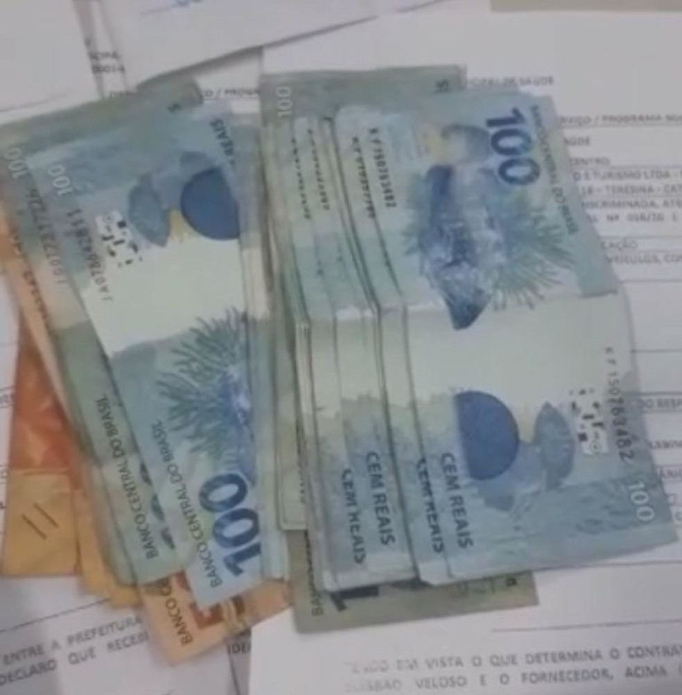 Dinheiro encontrado na casa de Moisés Ferreira da Silva — Foto: Divulgação/ MP-PI