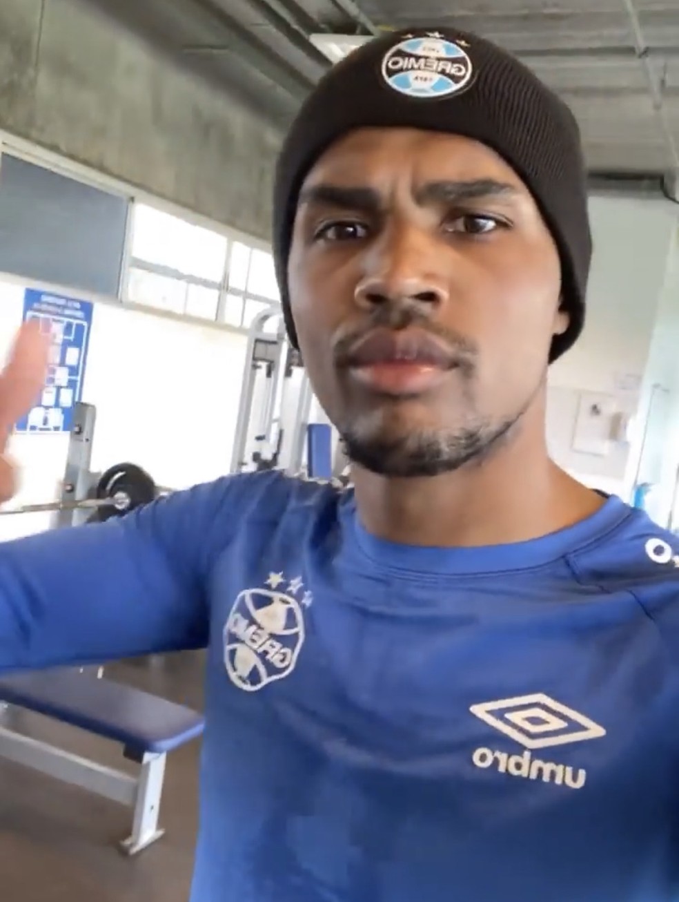 Escalação do Grêmio: Douglas Costa segue fora após treinar ...